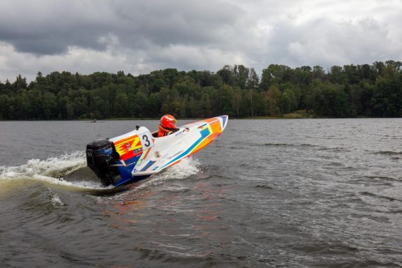 “Kerget vinti!” ehk Tuhisedes mööda ringrada keset järve