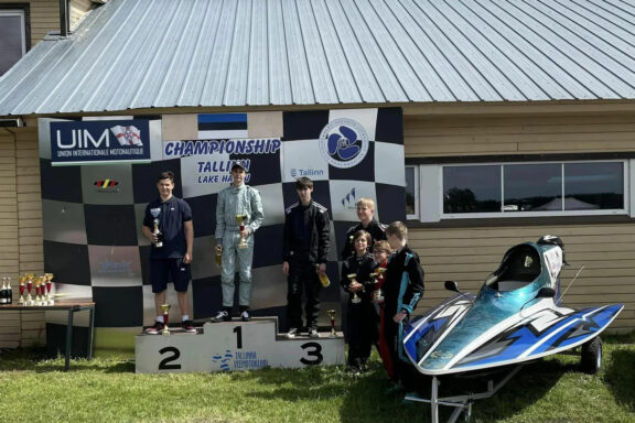 Viljandi veemotosportlased sõitsid nii Eesti kui Leedu meistrivõistlustel esikolmikusse
